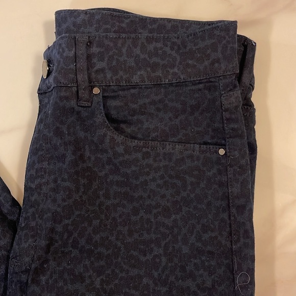 Ann Taylor women’s leopard print jeans. - Picture 4 of 7